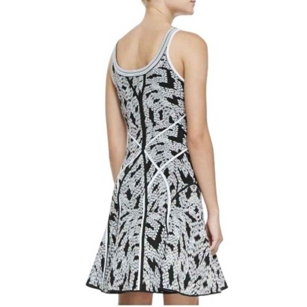 Diane Von Furstenberg -Ilsa Sleeveless Fit & Flare Dress - Size M - Picture 2 of 11